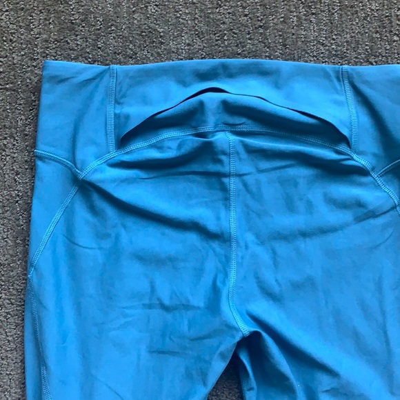 Under Armour Pants - Under Armor light blue fitted capris leggings